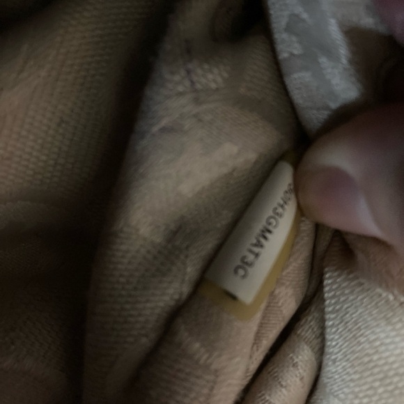 MK MICHAEL KORS SIGNATURE BUCKET SHOULDERBAG WITH DRAWSTRING AND TASSELS - Picture 3 of 10